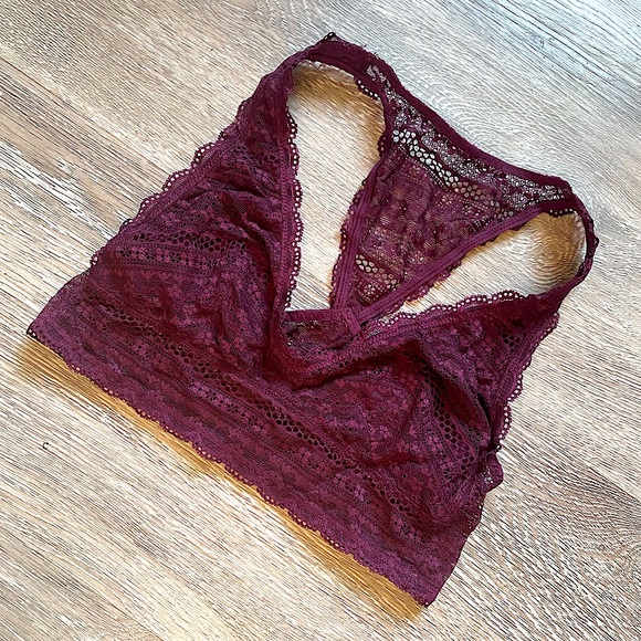 ⚠️💥‼️𝐅𝐑𝐄𝐄 𝐀𝐃𝐃-𝐎𝐍‼️💥 ⚠️ AMERICAN EAGLE || Maroon Lace Bralette | Small - Picture 4 of 12
